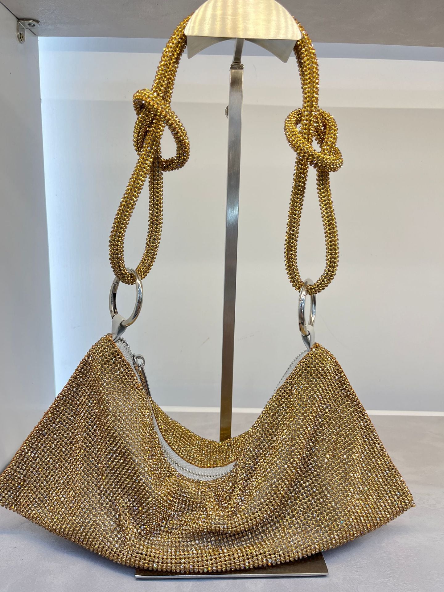 Bolsa-de-Mao-Strass-Feminina-Dourado